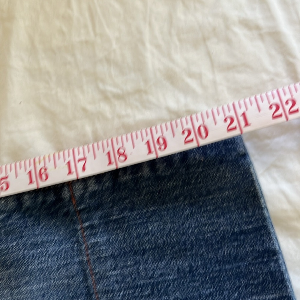 🎉 BOGO 2/$12  7 for All Mankind Cropped Jeans - Picture 9 of 9